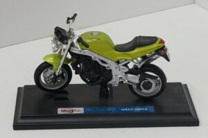 TRIUMPH SPEED TRIPLE Modellino Moto scala 1:18 Maisto DIE CAST